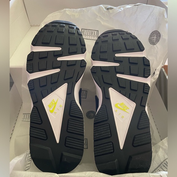 Nike Air Huarache New in Box Men’s 10, Neon Yellow, Magenta - Picture 6 of 10